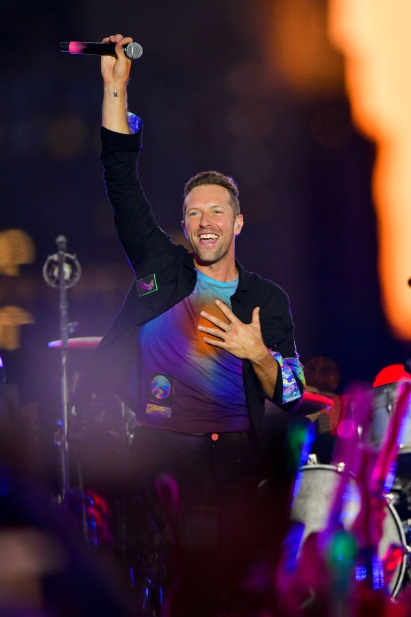 NEW YORK, NEW YORK - JUNE 17:  Chris Martin of Coldplay performs during pre-taping of the Macy's 4th of July Firework Show at Hunter's Point South Park on June 17, 2021 in New York City. (Photo by James Devaney/GC Images) (Foto: GC Images)