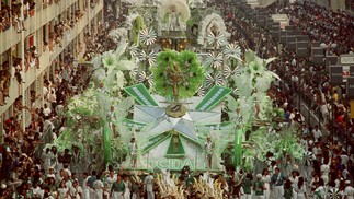 O abre-alas da Mocidade no desfile das campeãs de 1990 — Foto: Leonardo Aversa
