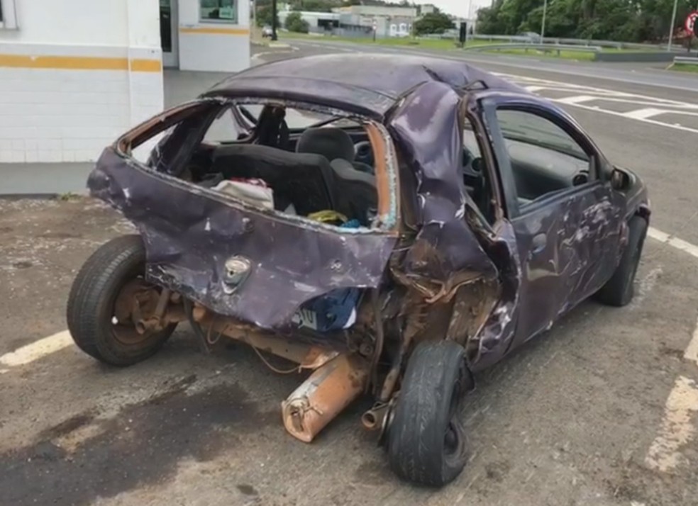 Veículo superlotado era dirigido por motorista sem habilitação e alcoolizado em São Manuel — Foto: Reprodução/TV TEM