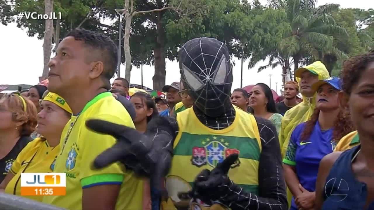 Com direito a Homem Aranha, torcida vibra no Ver-o-Peso com vitória do Brasil