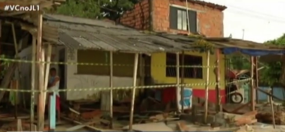 VÃ¡rios estabelecimentos foram atingidos pela forÃ§a da marÃ© â Foto: ReproduÃ§Ã£o/TV Liberal