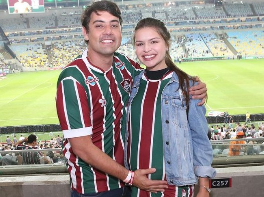 Bruno De Luca leva noiva, grávida, para o Maracanã (Foto: Instagram)