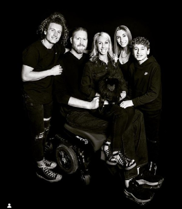 Shawn Bradley com a esposa e os filhos (Foto: Instagram)