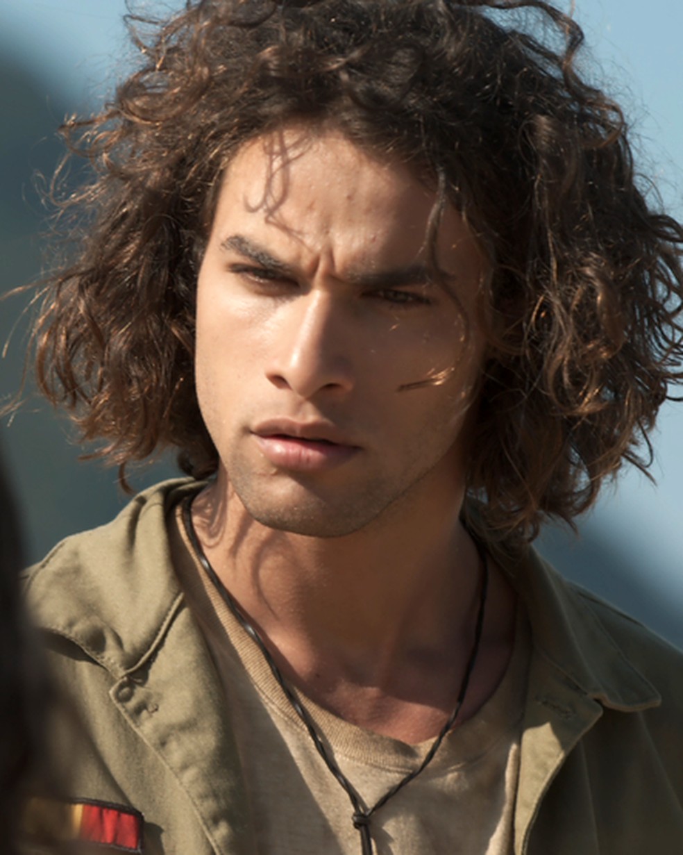 Deco (Pablo Morais) se choca com revelação em 'Malhação - Viva a Diferença' — Foto: Globo