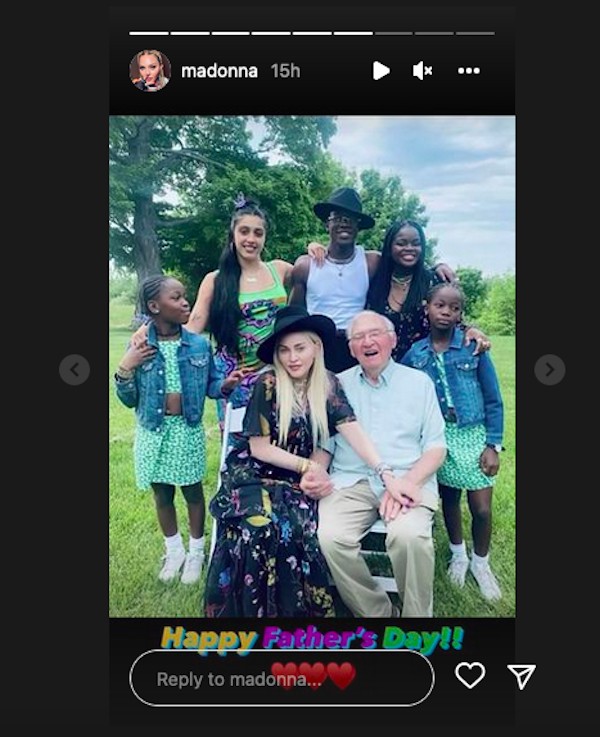 Madonna com alguns dos filhos e o pai dela em post do Dia dos Pais (Foto: Instagram)