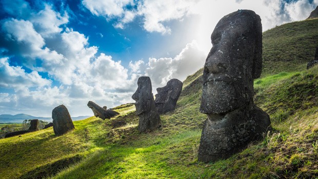 Moai statues at Rano Raraku, Easter Island (Foto: Getty Images/iStockphoto)