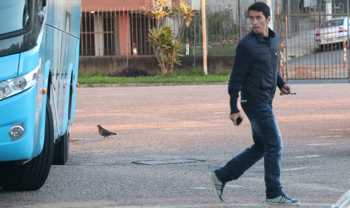 Riveros se recupera e concentra para o Gre-Nal, mas segue como dúvida