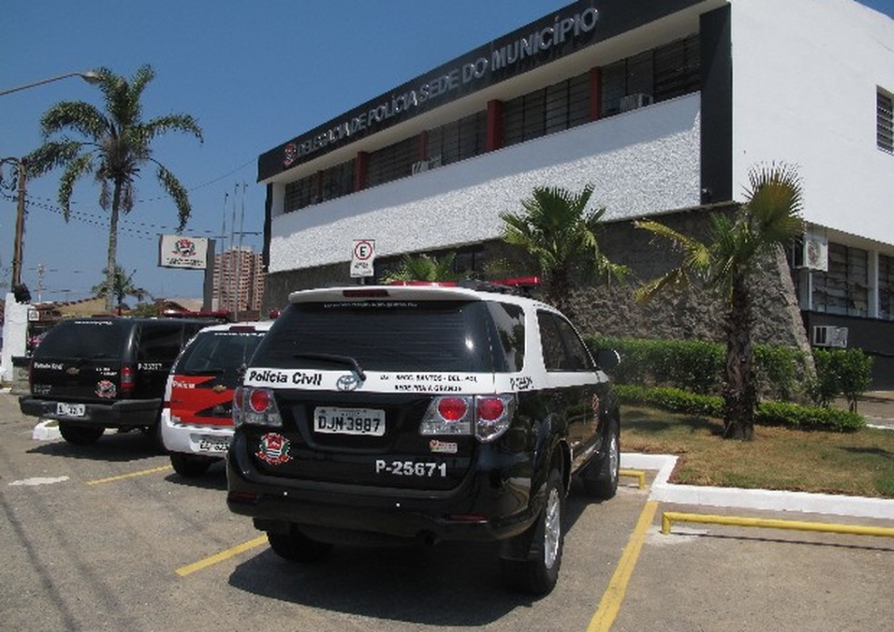 Caso foi registrado na Delegacia Sede de Praia Grande — Foto: João Paulo de Castro/G1