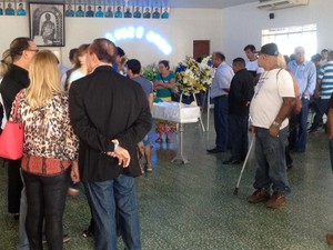 Velório está sendo realizado na sede da União do Vegetal em Porto Velho (Foto: Ísis Capistrano/ G1)