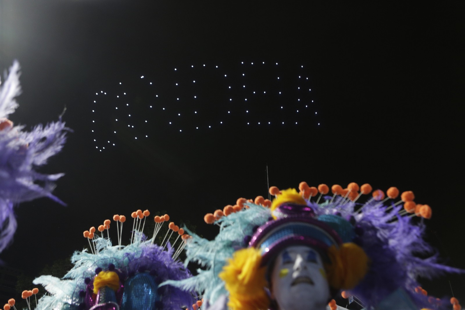 Drones durante o desfile da Portela — Foto: Alexandre Cassiano/ Agência O Globo