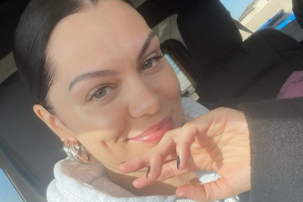 A cantora Jessie J em sua primeira selfie após passar por aborto espontâneo (Foto: Instagram)