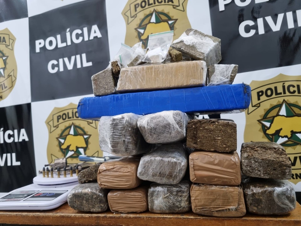 Suspeito por tráfico de drogas e posse irregular de arma de fogo é detido no interior do RN