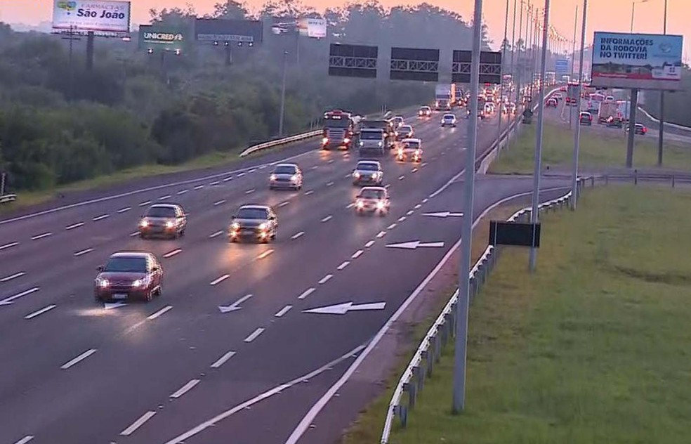 Retorno do Litoral Norte começou intenso, mas sem lentidão (Foto: Reprodução/RBS TV)