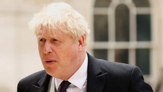 Festas durante lockdown estão no centro do escândalo que atinge Boris Johnson (Foto: HANNAH MCKAY/REUTERS)