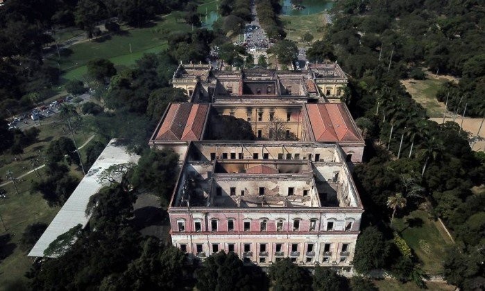 Vista aérea do Museu Nacional depois do incêndio
