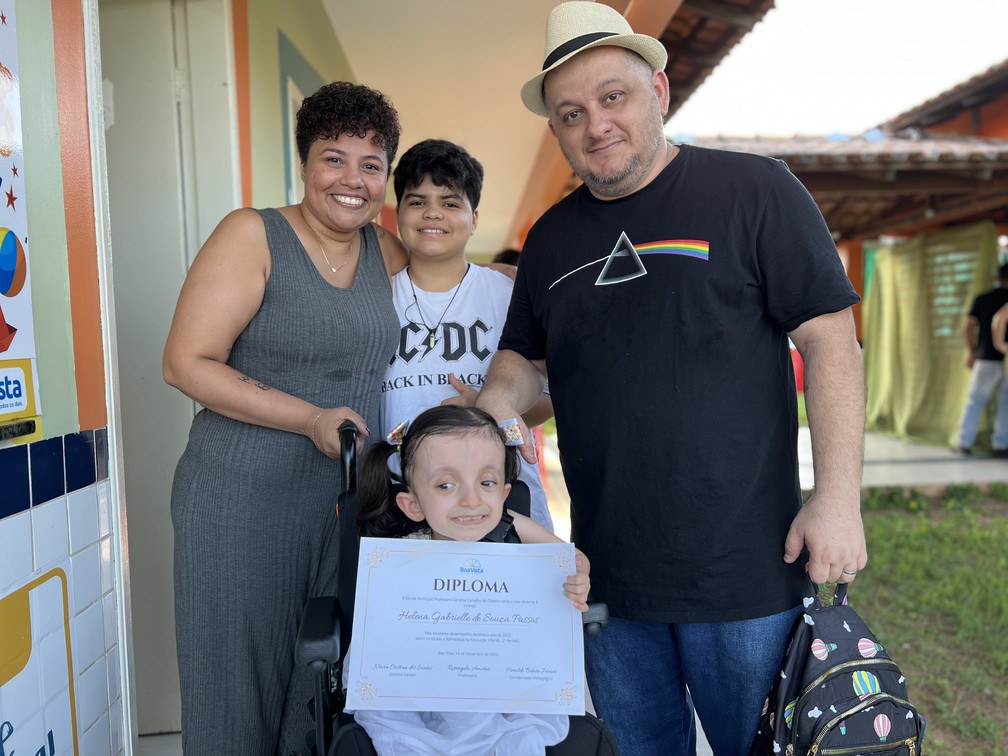 A família de Helena acompanhou emocionada a cerimônia de formatura da filha — Foto: Caíque Rodrigues/g1 RR