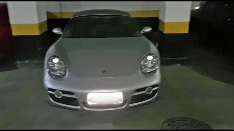 Porsche foi encontrado na casa de suspeito de envolvimento com fraude em estacionamento (Foto: Reprodução/TV Globo)