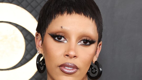 Grammy 2023: acompanhe os looks de beleza das celebridades no red carpet