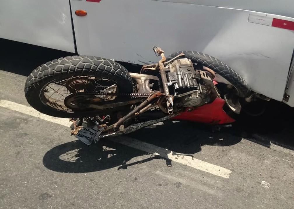Apesar do caso, o motociclista saiu ileso do acidente, na manhã desta terça-feira (12). — Foto: Carlinhos Baba/Arquivo pessoal