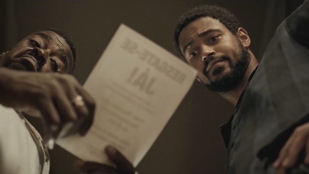 Seu Jorge e Alfred Enoch em cena do filme 'Medida Provisória' — Foto: Divulgação