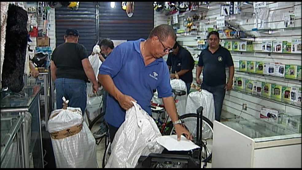 Materiais apreendidos durante operação da Receita Federal em Uberaba (Foto: Reprodução/TV Integração)