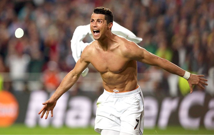 Cristiano Ronaldo comemora gol do Real Madrid contra o Atlético de Madrid (Foto: Agência EFE)