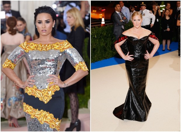Demi Lovato e Amy Schumer no Met Gala em 2016 e 2017 respectivamente (Foto: Getty Images)