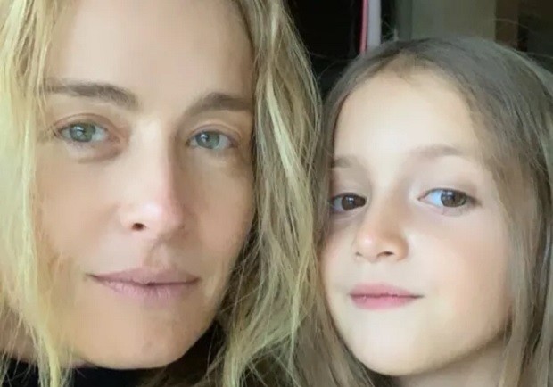 Angélica e a filha caçula, Eva, que completou 8 anos em setembro de 2020 (Foto: Reprodução/Instagram)