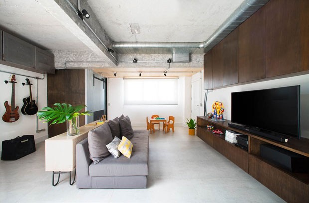 Um apartamento inspirado na obra de Lina Bo Bardi (Foto: Chris Farhat/Divulgação)