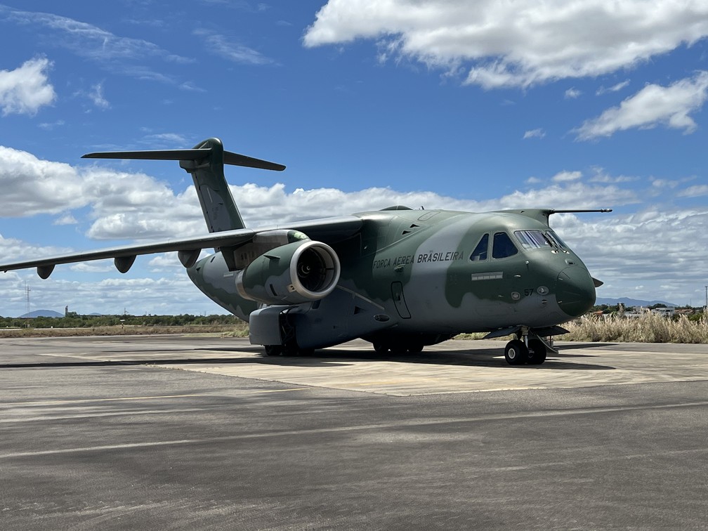 Avião KC-390 leva cestas básicas para terra Yanomami — Foto: Caíque Rodrigues/g1 RR
