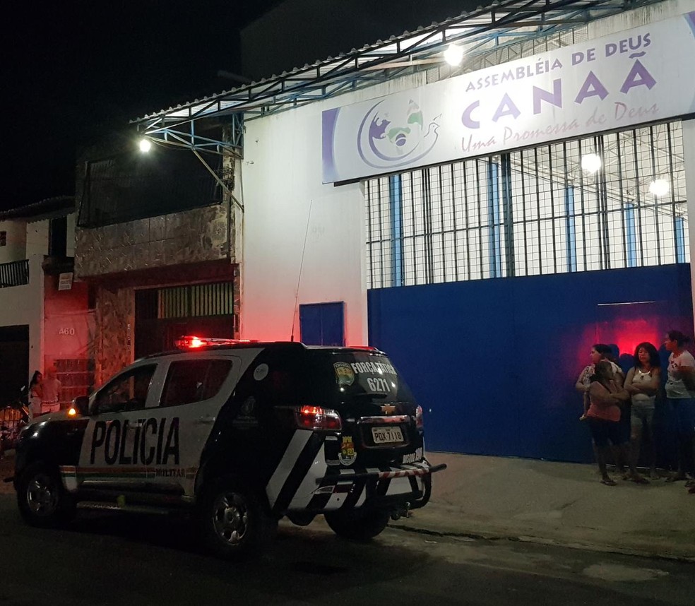 Crime aconteceu na noite desta quinta-feira (20) na Rua JosÃ© Pedra. â€” Foto: Rafaela Duarte/Sistema Verdes Mares