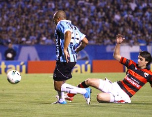 Anderson Pico, Grêmio e Atlético-Go (Foto: Renan Olaz / Futura Press)