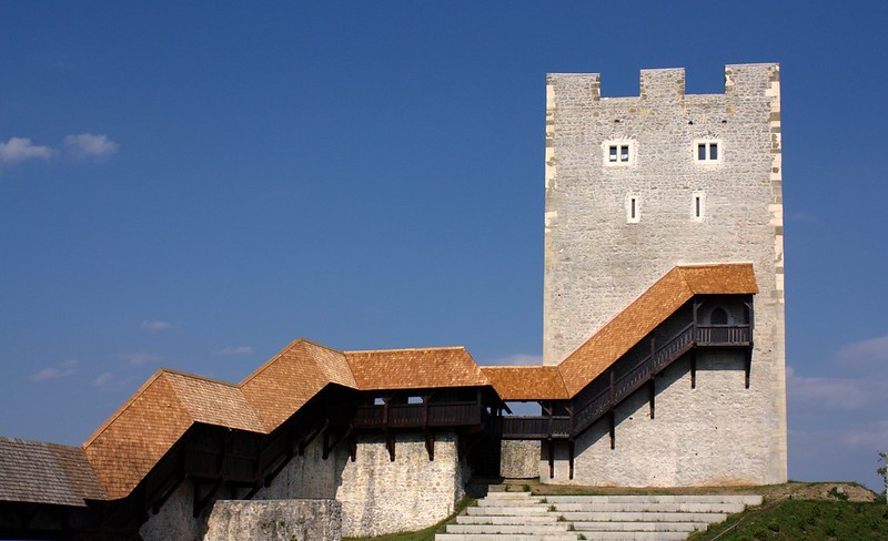 Com estilo gótico e renascentista, o antigo Castelo de Celje é considerado a mais importante fortificação do país (Foto: Flickr / Chris Nicolson / Creative Commons)