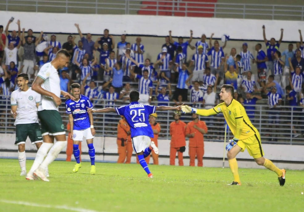 Após um primeiro tempo ruim, CSA melhora na etapa final — Foto: Ailton Cruz / Gazeta de Alagoas