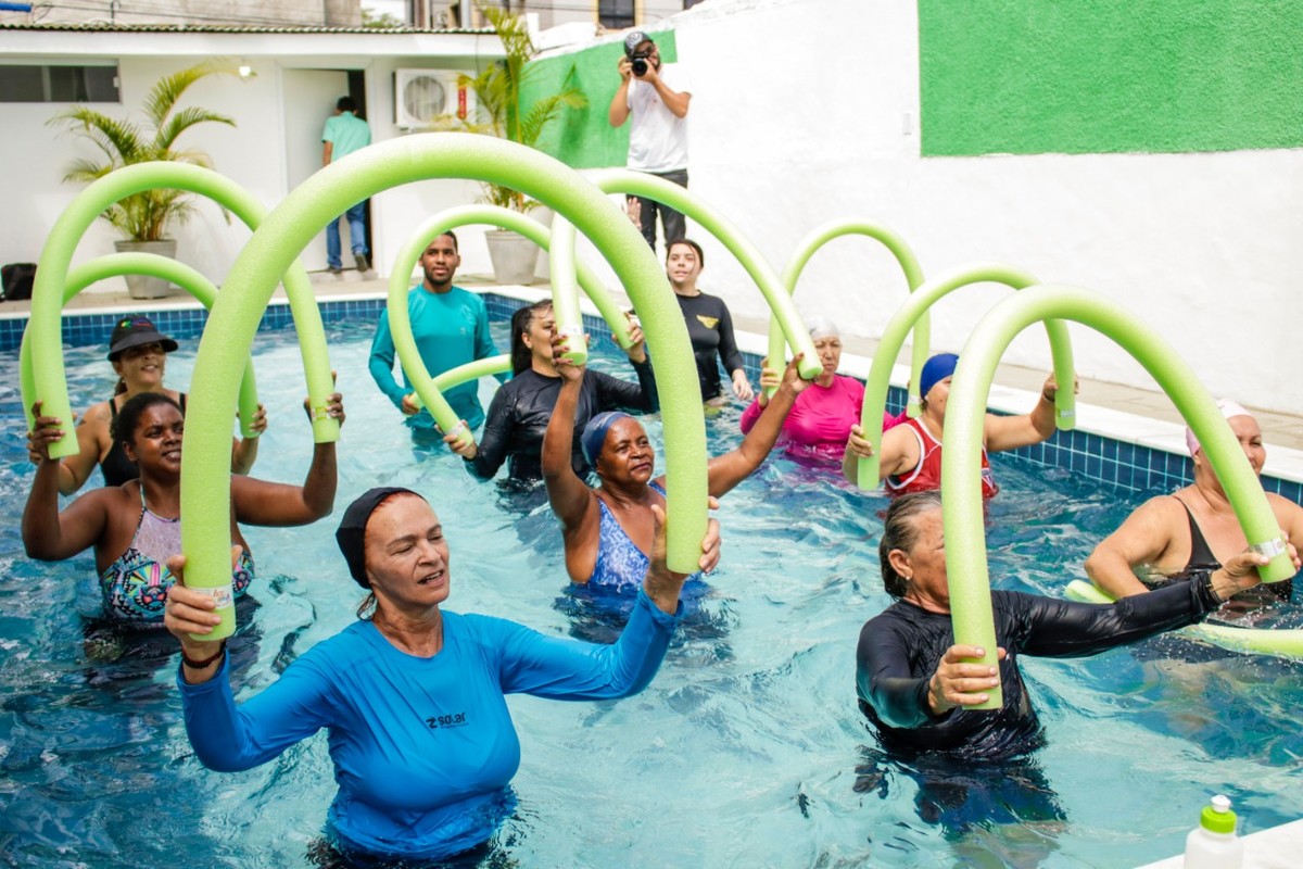 Prefeitura de Caruaru leva aulas de hidroginástica para mulheres - G1