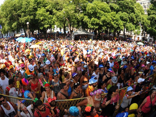 Mais de 60 mil foliões eram esperados na Praça XV para a festa do Cordão do Boitatá (Foto: André Ricardo / G1)