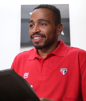 Alvaro Pereira e Osvaldo não treinam, mas devem enfrentar o CSA