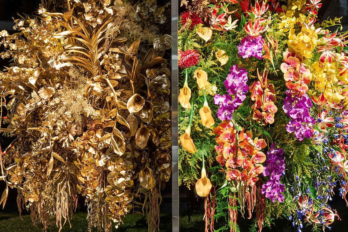 O conjunto mostra o contraste entre o imutável e o mutável por meio das flores falsas e vivas  (Foto: Bulgari / Divulgação)