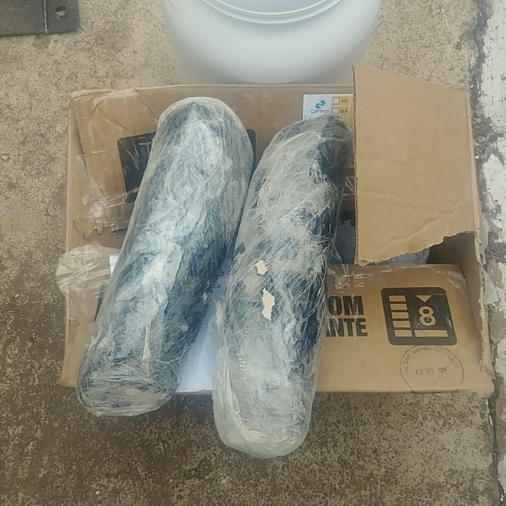 Caixa com 2 kg de haxixe foi retirada em agÃªncia dos Correios, em BrasÃ­lia â Foto: PMDF / DivulgaÃ§Ã£o