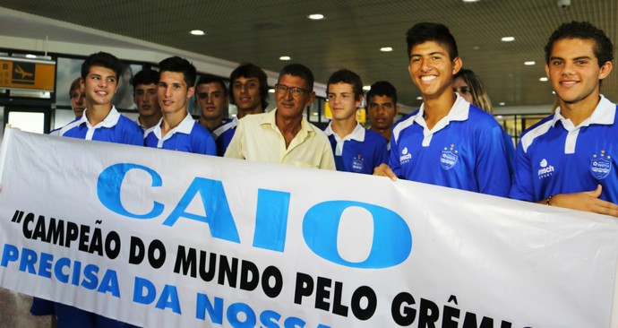 Campeão mundial pelo Grêmio chega ao RS para cirurgia: Com toda a