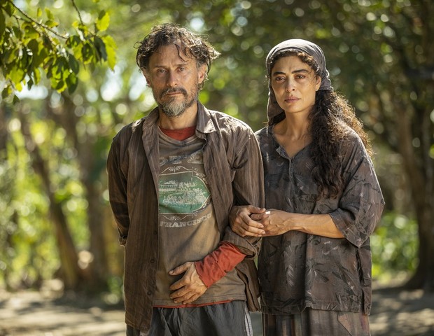 Juliana Paes e Enrique Diaz caracterizados como Maria Marruá e Gil em Pantanal (Foto: João Miguel Junior/Globo)
