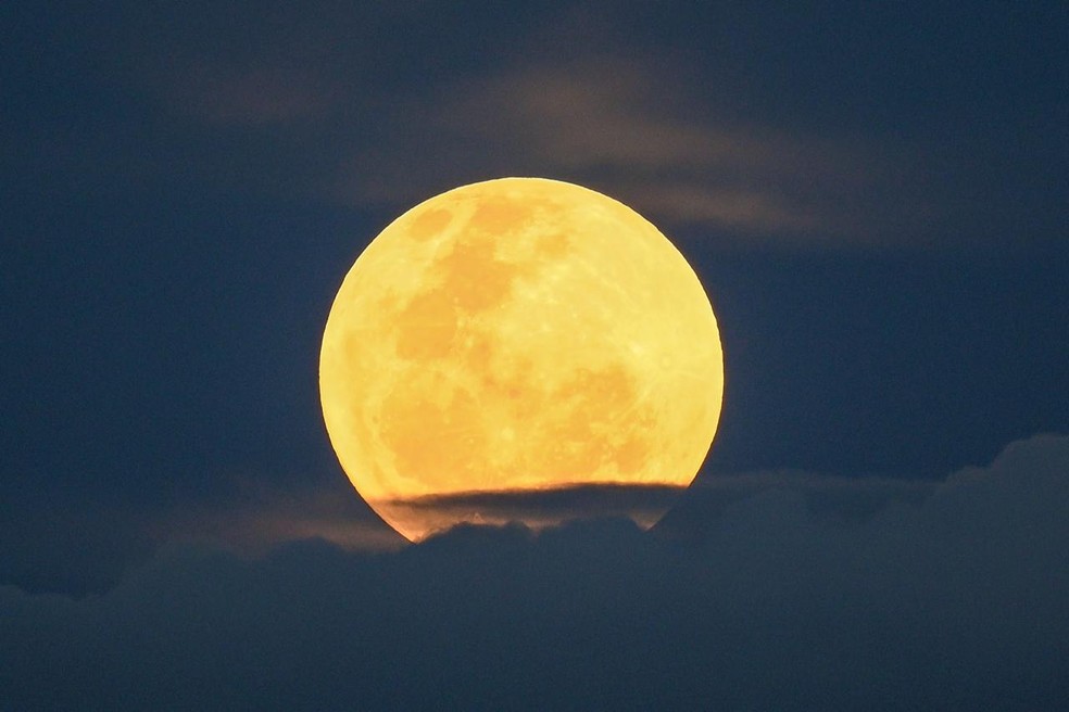 Fotógrafo registrou lua cheia na região de Águas Claras — Foto: Leo Caldas/ Arquivo pessoal