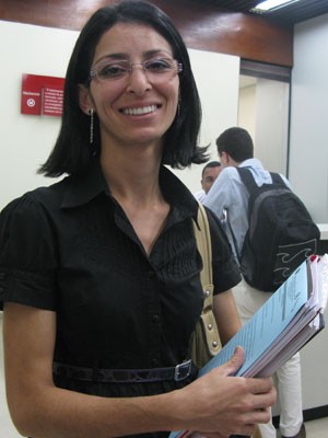 A recepcionista Dalva dos Santos ganhou R$ 2 mil de indenização. (Foto: Simone Cunha/G1)