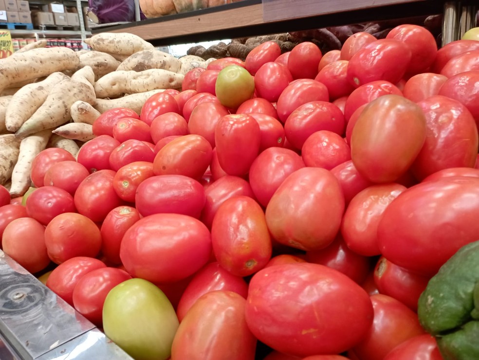 Preço do tomate em Natal subiu 11,57% em setembro, no comparativo com agosto — Foto: Mariana Gonçalves/g1
