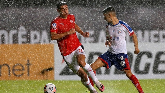 Chuva apertou em Bahia x Independiente