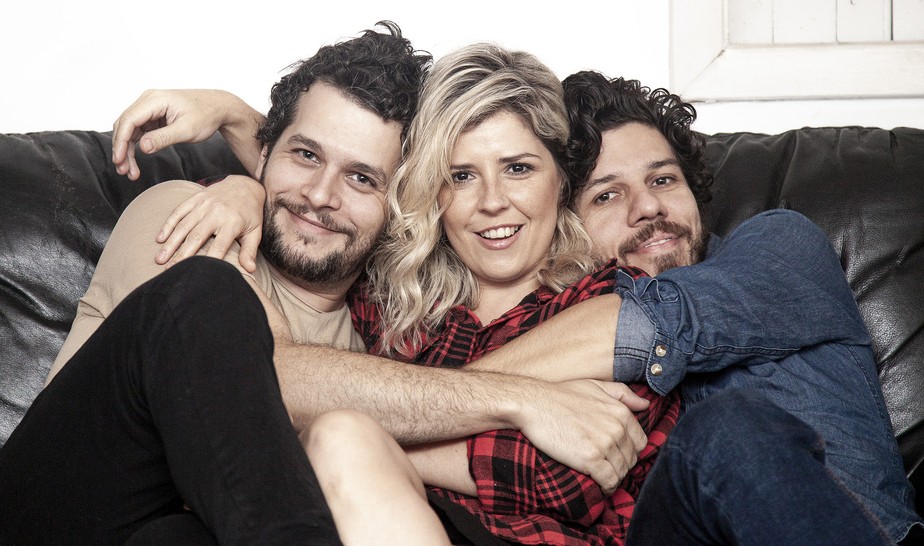 Vanguart Conta Historia De Amor Em Single Com Musica Inedita De Helio Flanders Blog Do Mauro Ferreira G1 Launched in january 2019, the vanguart was birthed from its founder, regina j. helio flanders