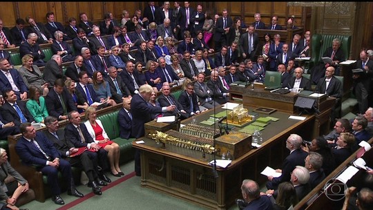 Na volta do Parlamento, Boris Johnson desafia opositores a entrarem com moção de desconfiança