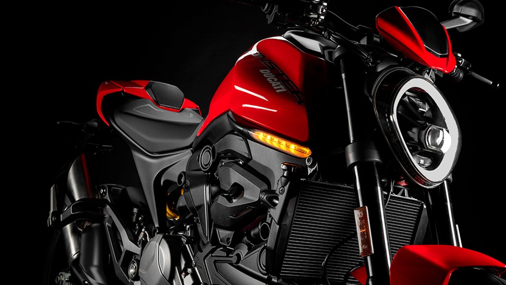 Ducati Monster é naked que disputa com a Kawasaki Z900 — Foto: Divulgação