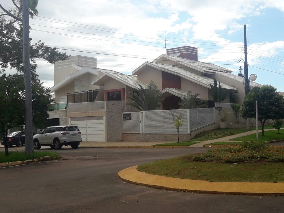 Casa do empresÃ¡rio, onde ele foi executado MS (Foto: Carlos da Cruz/TV Morena)