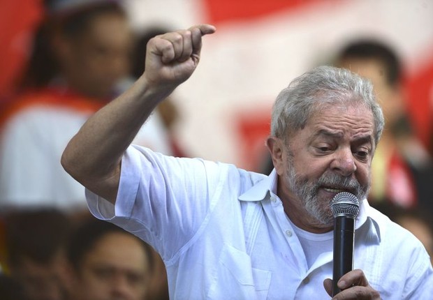 Lula discursa durante manifestação contrária ao impeachment (Foto: José Cruz/Agência Brasil)